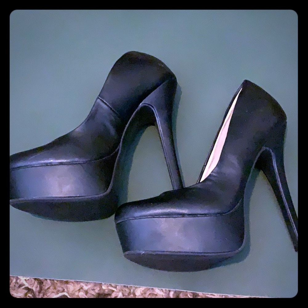 Olsenboye Heels. Size 7